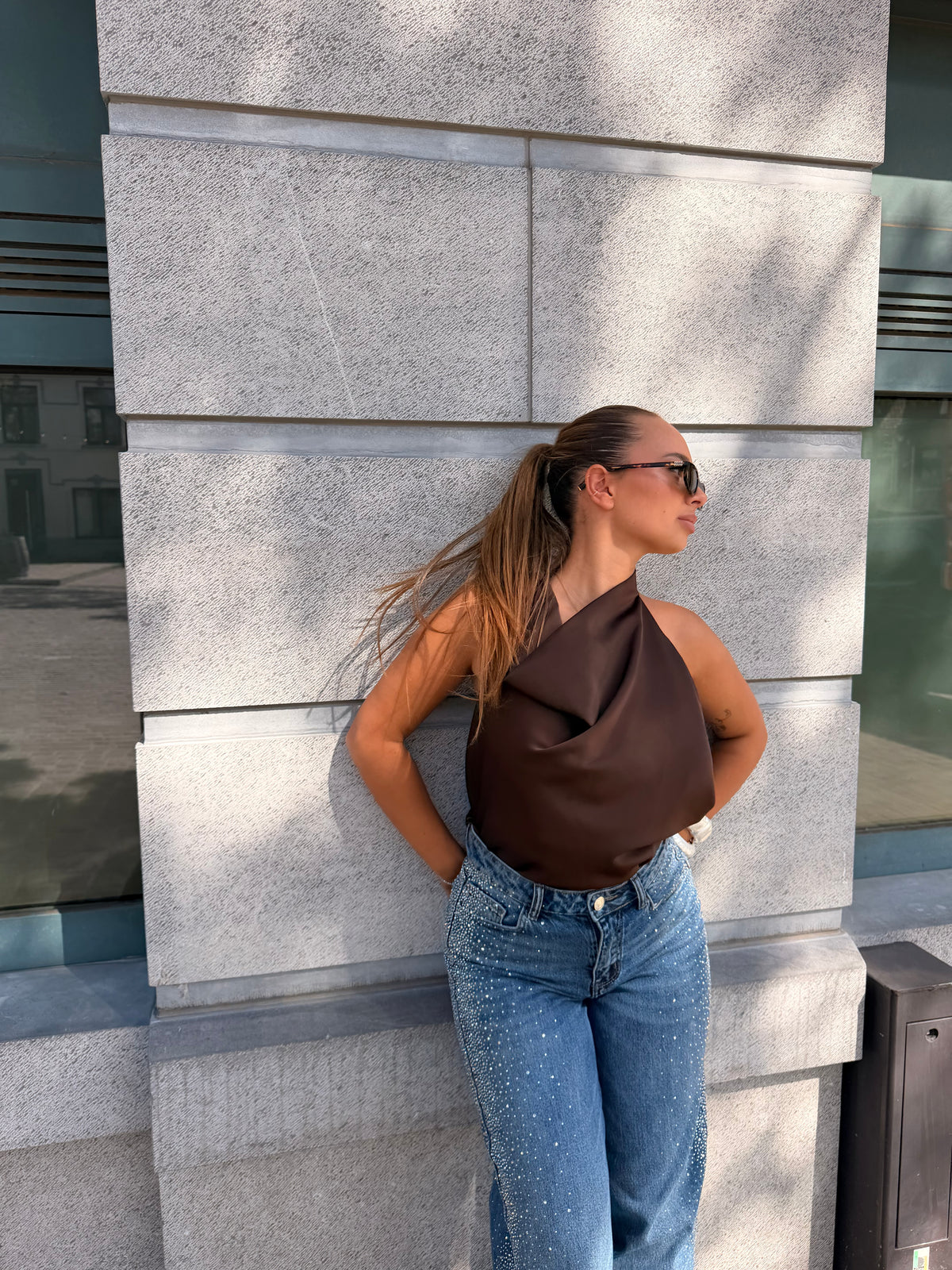 Blouse dos nu satin marron