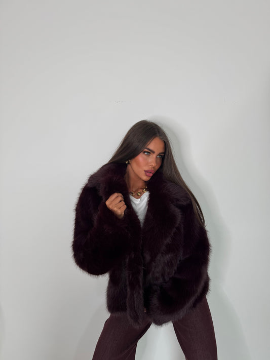 Manteau fourrure vegan bordeau