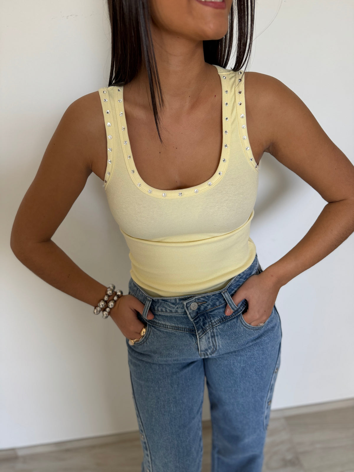 Top jaune beurre strass
