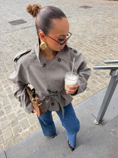 Veste Élira