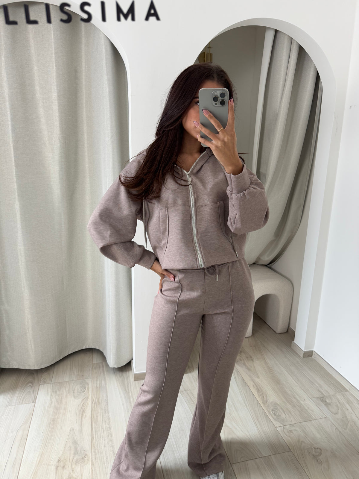 Ensemble dyla taupe