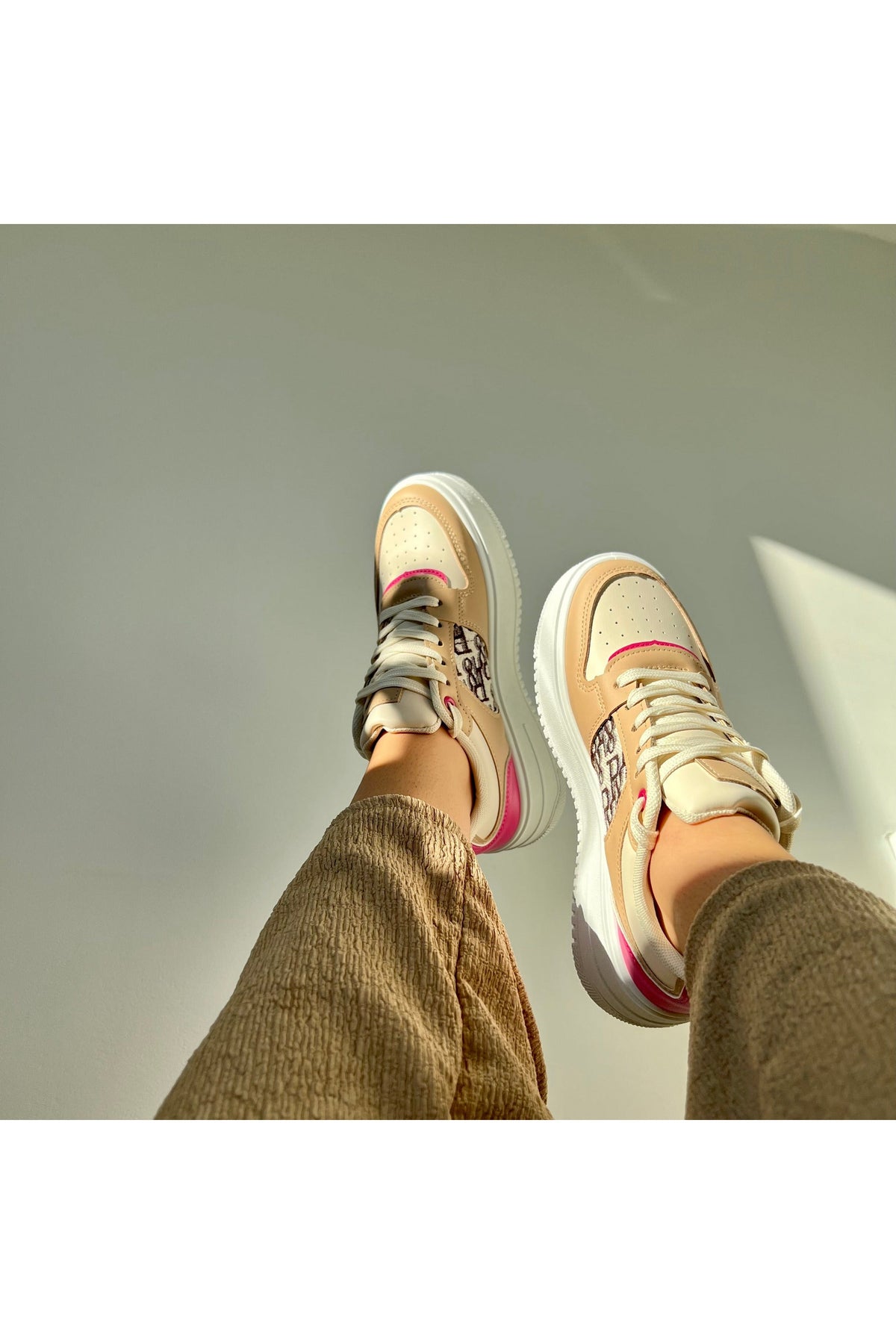 Larissa Sneakers