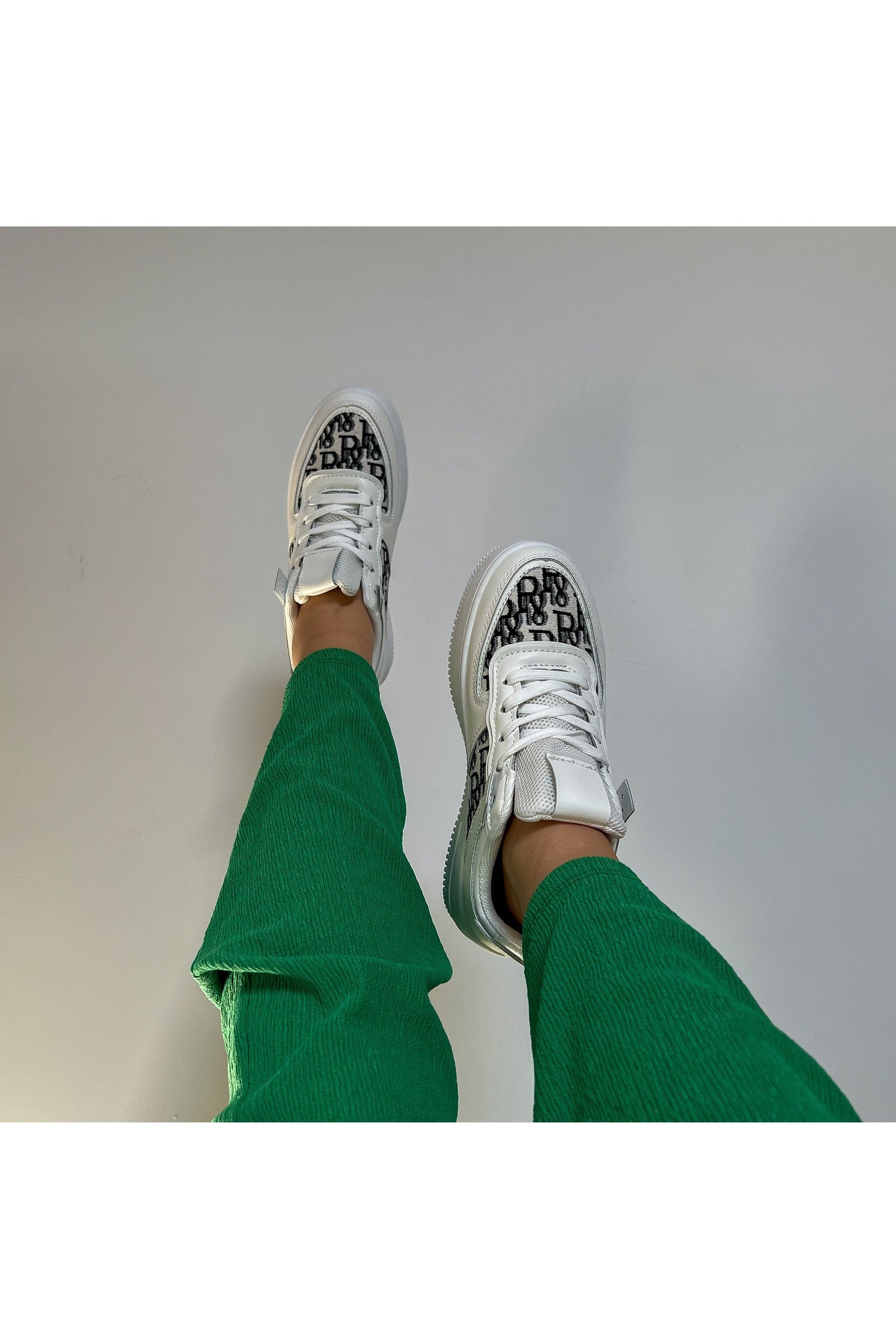 Larissa Sneakers